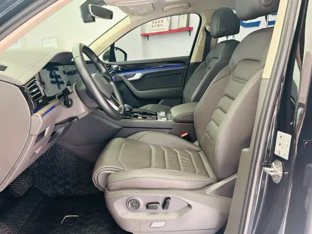 Volkswagen Touareg — Фото автомобиля 19