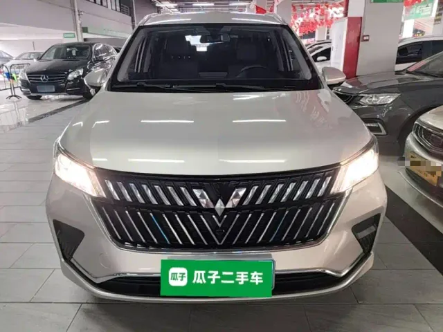 Wuling Jiachen — Фото автомобиля 2
