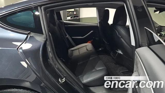 Tesla Model 3 — Фото автомобиля 11