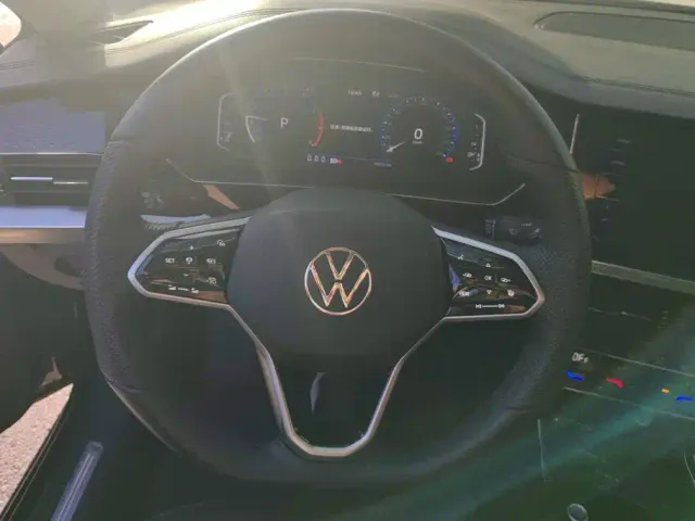 Volkswagen Passat — Фото автомобиля 15