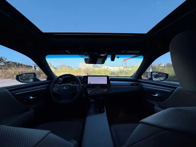 Lexus ES — Фото автомобиля 5