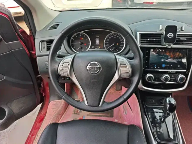 Nissan Tiida — Фото автомобиля 10