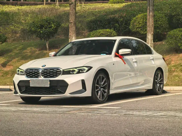 Фотография автомобиля — BMW 3 Series