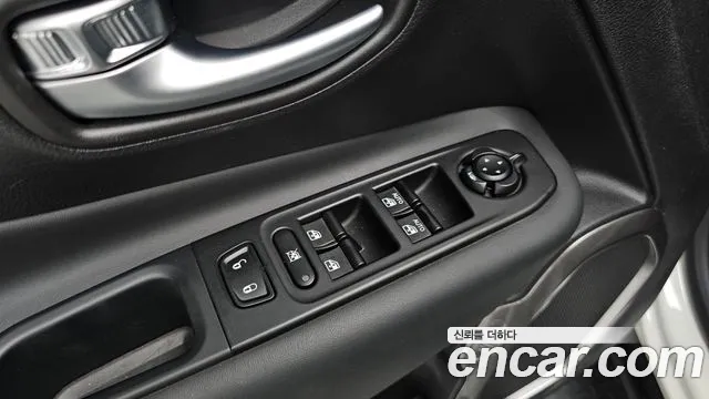 Jeep Renegade — Фото автомобиля 28