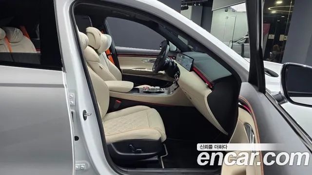 Genesis GV70 — Фото автомобиля 17