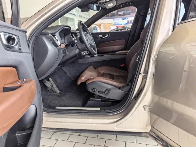 Volvo XC60 — Фото автомобиля 4