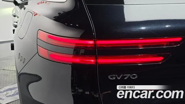 Genesis GV70 — Фото автомобиля 8