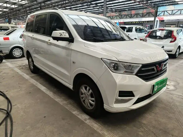Wuling Hongguang — Фото автомобиля 3