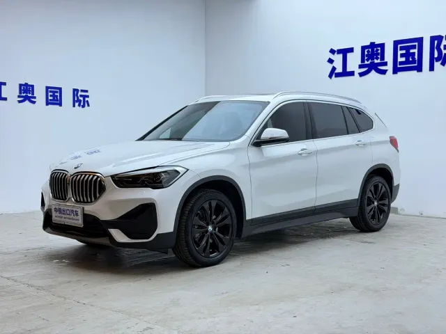 Фотография автомобиля — BMW X1