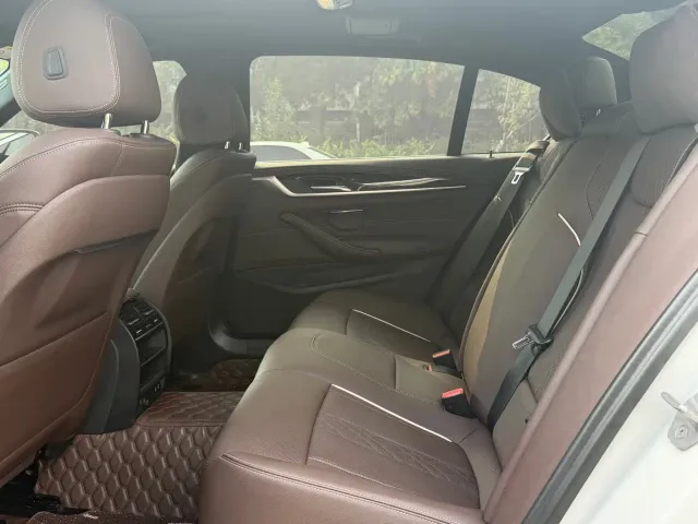 BMW 5 Series — Фото автомобиля 11