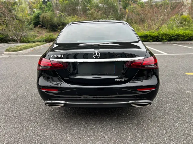 Mercedes-Benz E-Class — Фото автомобиля 6