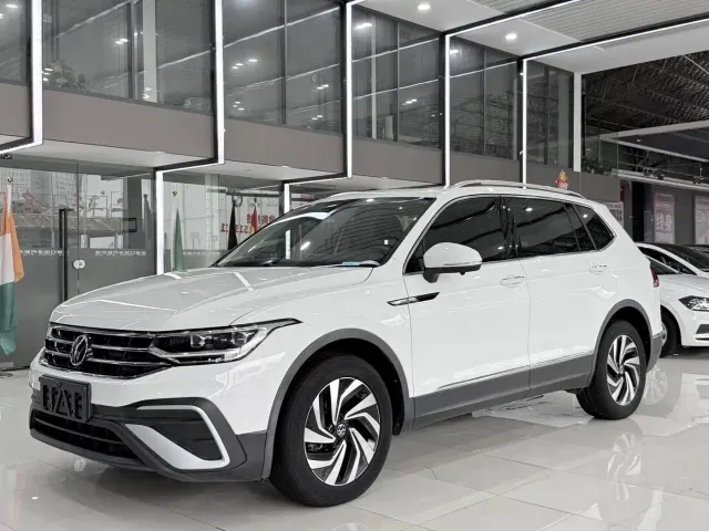 Фотография автомобиля — Volkswagen Tiguan L