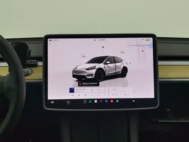 Tesla Model Y — Фото автомобиля 12