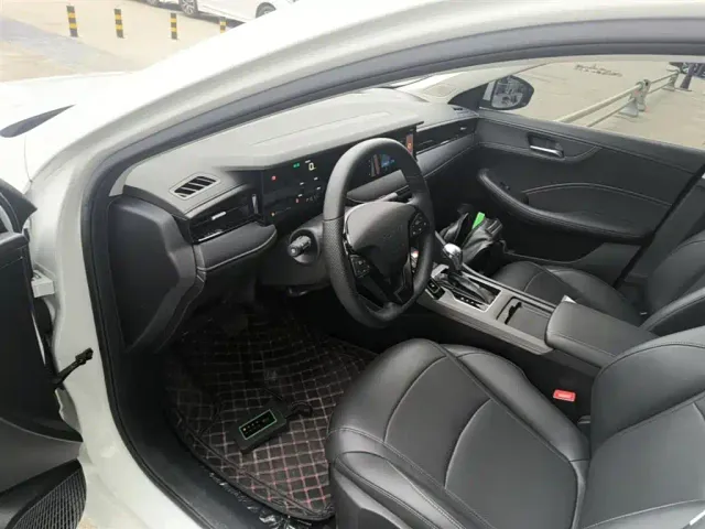 Roewe i5 — Фото автомобиля 15