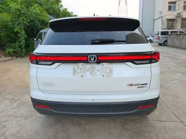 Changan CS35 Plus — Фото автомобиля 5