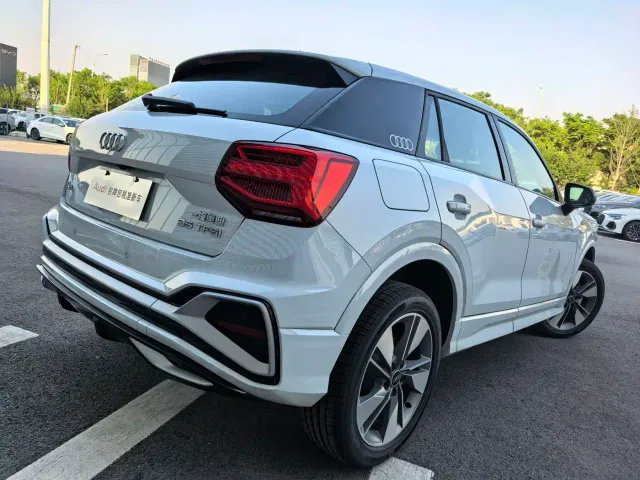 Audi Q2L — Фото автомобиля 11