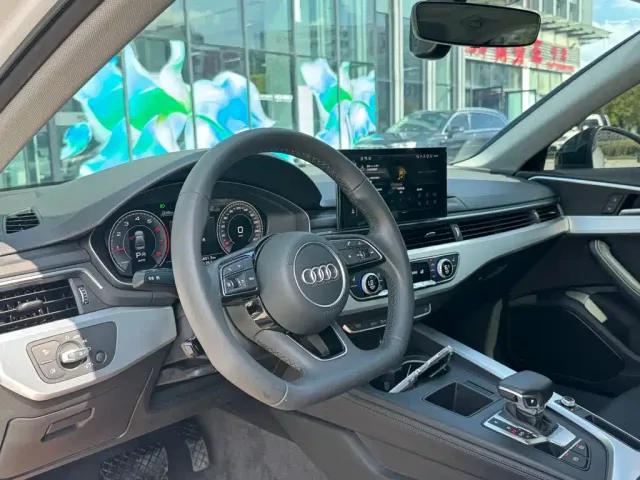 Audi A4L — Фото автомобиля 16