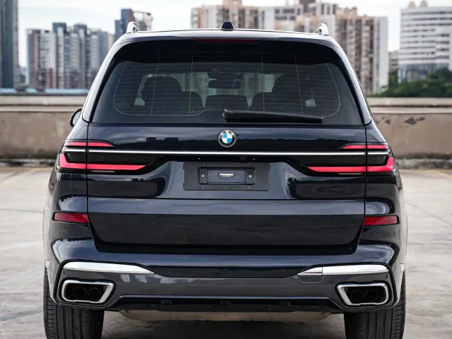 BMW X7 — Фото автомобиля 4