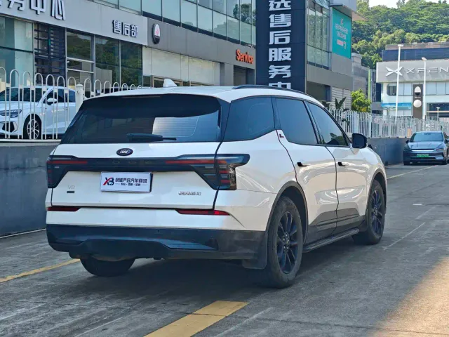 Ford Edge — Фото автомобиля 4