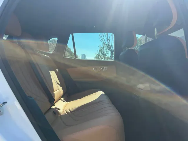 Geely Galaxy Starship 7 EM-i — Фото автомобиля 11