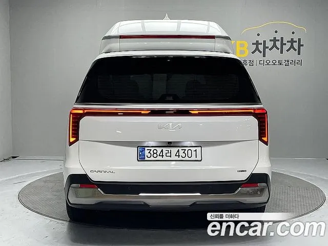 Kia Carnival Generation 4 — Фото автомобиля 4