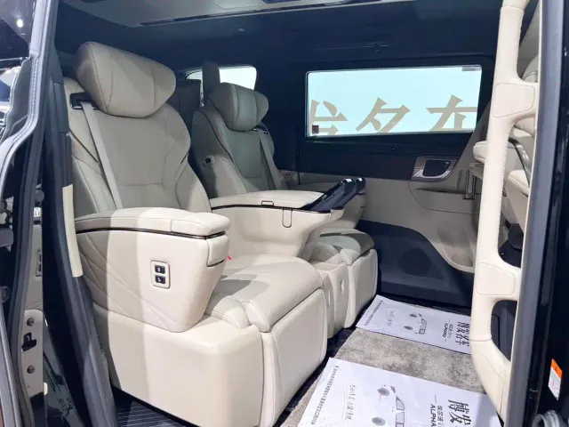 Toyota Vellfire — Фото автомобиля 9