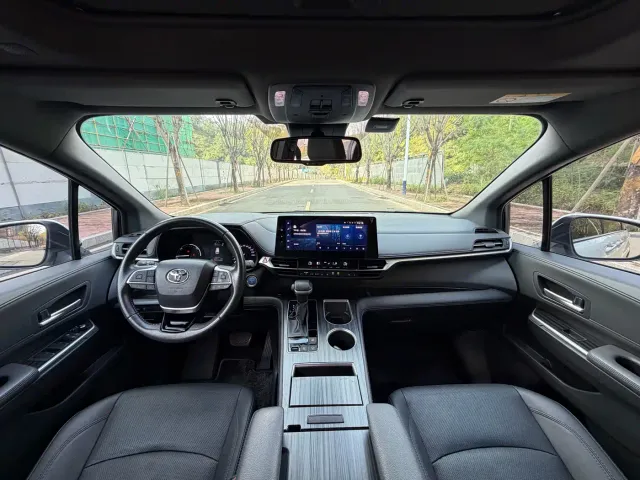 Toyota Sienna — Фото автомобиля 6