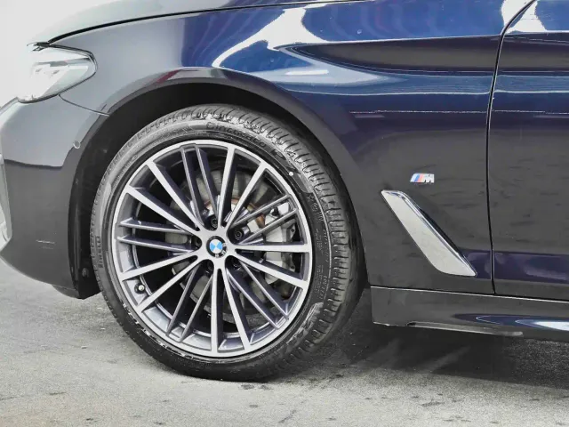 BMW 5 Series — Фото автомобиля 8