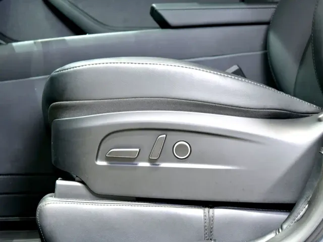 Tesla Model Y — Фото автомобиля 22