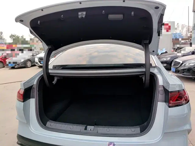 BYD Qin L — Фото автомобиля 18