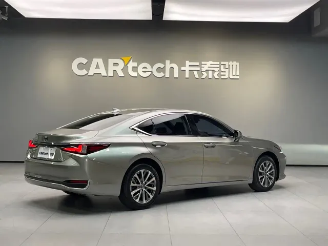 Lexus ES — Фото автомобиля 4