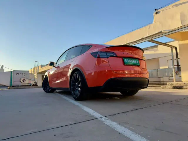 Tesla Model Y — Фото автомобиля 9