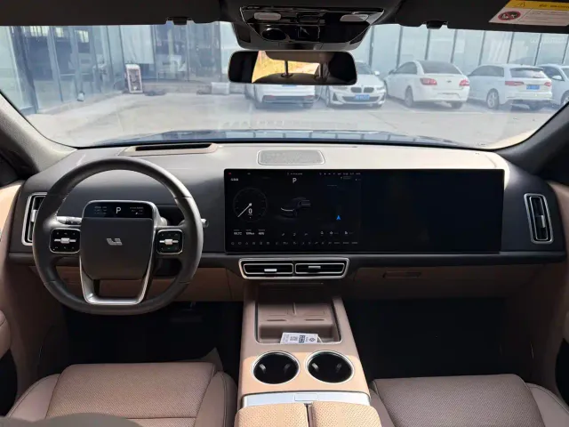 Li Auto L8 — Фото автомобиля 10
