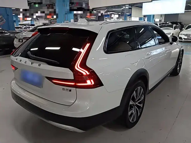 Volvo V90 — Фото автомобиля 6