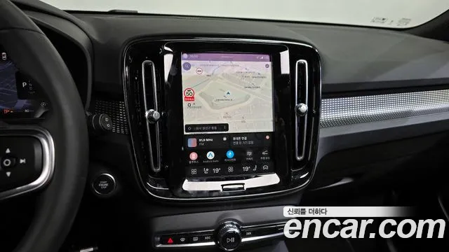 Вольво XC40 B4 Black Edition — Фото автомобиля 11