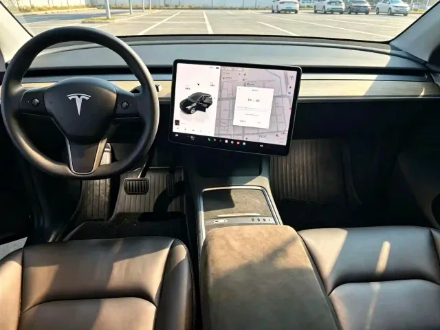 Tesla Model Y — Фото автомобиля 6