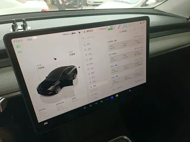 Tesla Model Y — Фото автомобиля 12