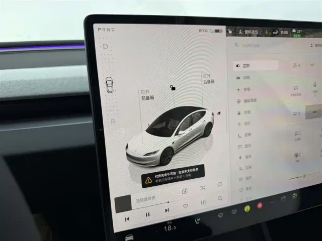 Tesla Model 3 — Фото автомобиля 10