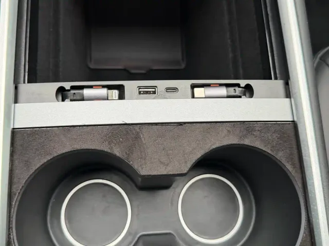 Tesla Model Y — Фото автомобиля 9
