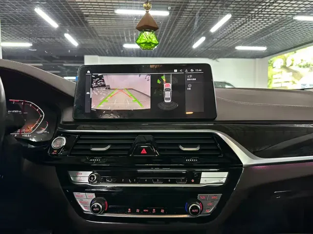 BMW 5 Series — Фото автомобиля 11