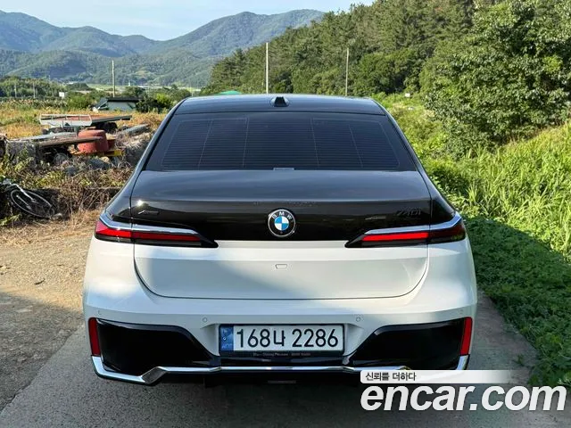 BMW 7-Series 7 серия (G70) 740i xDrive M Sport — Фото автомобиля 4