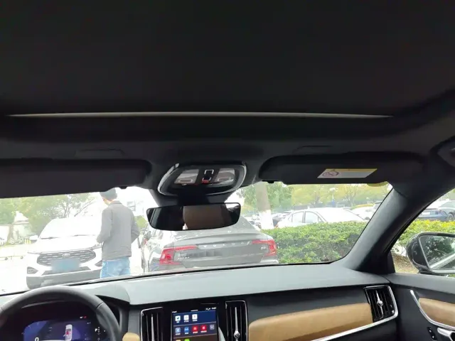 Volvo S90 — Фото автомобиля 13