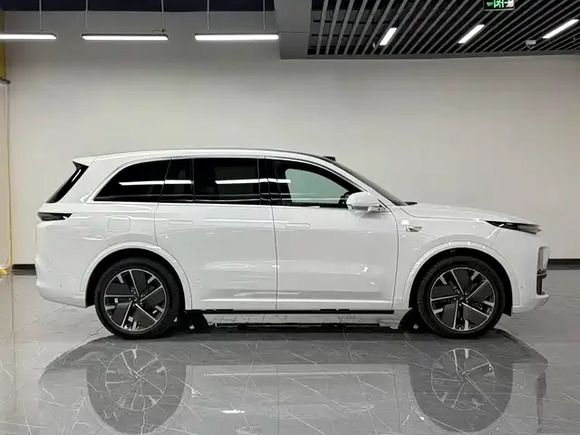 Li Auto L8 — Фото автомобиля 10