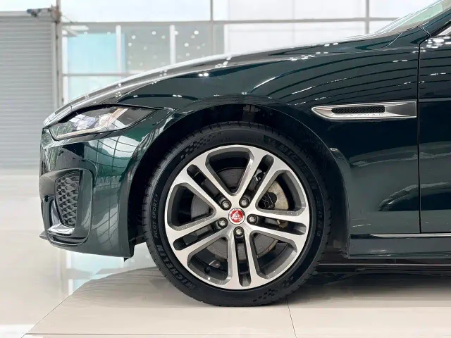 Jaguar XEL — Фото автомобиля 5
