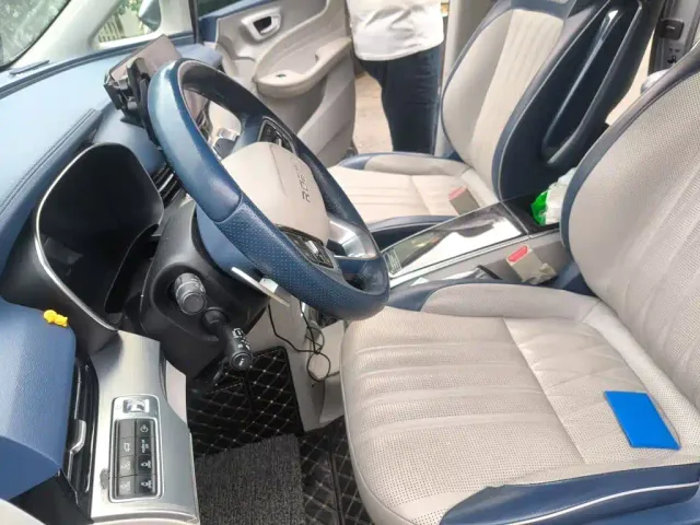 Roewe iMAX8 — Фото автомобиля 16