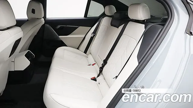 BMW 5 Series G60 — Фото автомобиля 17