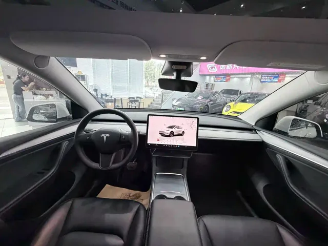 Tesla Model Y — Фото автомобиля 16