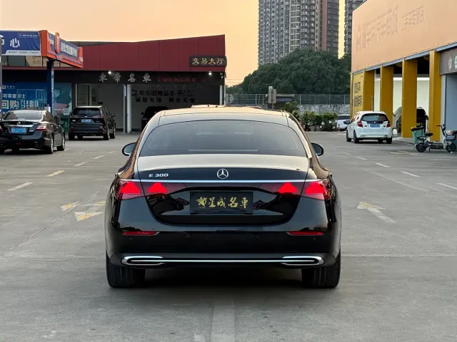 Mercedes-Benz E-Class — Фото автомобиля 17