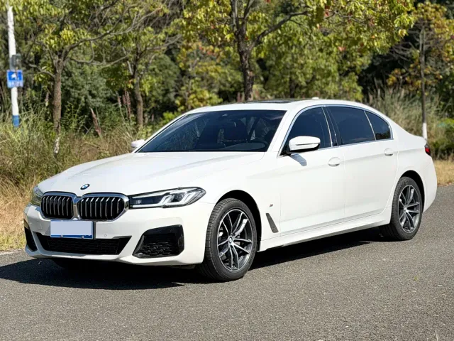 Фотография автомобиля — BMW 5 Series