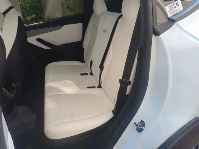 Tesla Model Y — Фото автомобиля 16